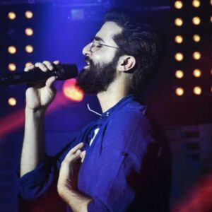 دانلود آهنگ هوروش بند بغلم خونته حیفه تنت از خونه بره